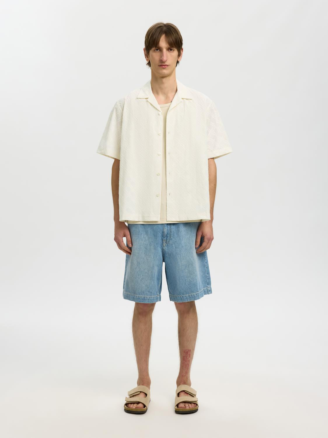 model_shot-front_full